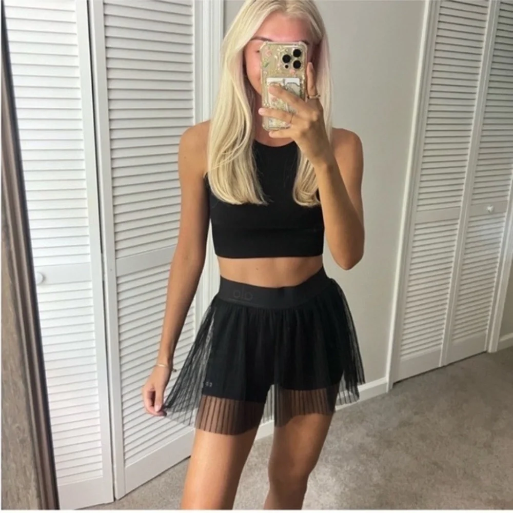 Very lightly worn Alo tennis skirt